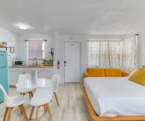 Photo 3 - Pineapple 4