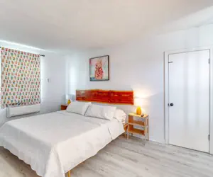 Photo 4 - Pineapple Shores Retro Motel 9