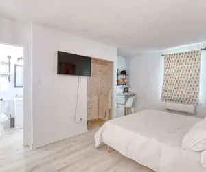 Photo 2 - Pineapple Shores Retro Motel 9