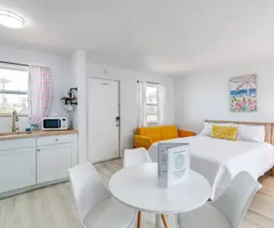 Photo 4 - Pineapple Shores Retro Inn 2