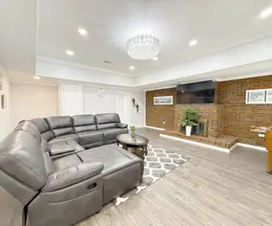 Photo 2 - Spacious 5BR Beach Villa -1 Minute to Beach