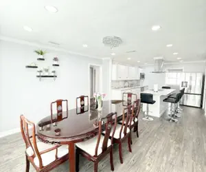 Photo 2 - Luxury Hollywood Blvd Retreat • 5BR / 3BA • 1-Min to Seaside