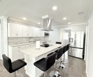 Photo 5 - Luxury Hollywood Blvd Retreat • 5BR / 3BA • 1-Min to Seaside