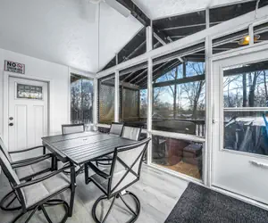 Photo 2 - Black Bear At Heron Hill Retreat Hot Tub On Lake!