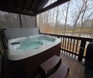 Photo 5 - Mighty Duck And Black Bear 2 Hot Tubs On The Lake!