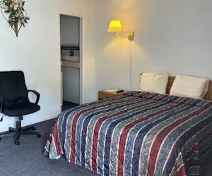 Photo 2 - Regency Inn Comanche