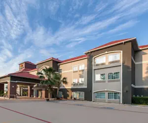 Photo 2 - La Quinta Inn & Suites by Wyndham Houston New Caney