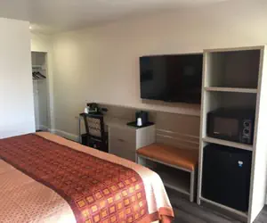 Photo 4 - Presidio Parkway Inn