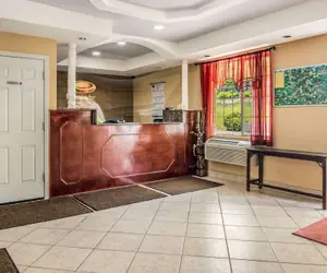 Photo 3 - Econo Lodge Bradford South