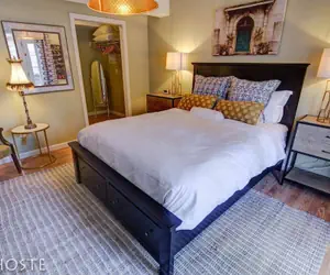 Photo 4 - Chic Boutique Wine + Mtns Walk Everywhere