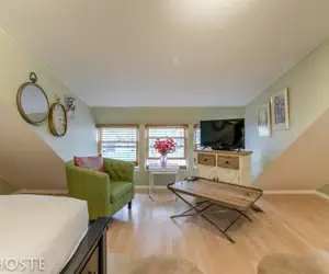 Photo 3 - Chic Boutique Wine + Mtns Walk Everywhere