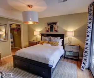 Photo 5 - Chic Boutique Wine + Mtns Walk Everywhere