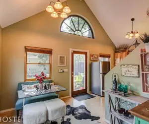 Photo 2 - Chic Boutique Wine + Mtns Walk Everywhere