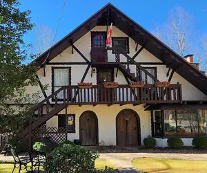 Photo 2 - Lily Creek Lodge