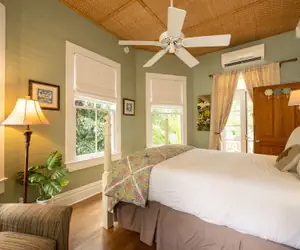 Photo 5 - The Mermaid & Alligator