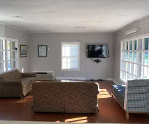 Photo 3 - Colonial Manor Motel