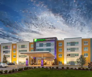 Photo 2 - Holiday Inn Express & Suites Wildwood The Villages by IHG