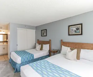 Photo 3 - Renovated Waikiki Banyan Condo w/ Pool View, Free parking