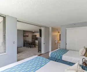Photo 5 - Renovated Waikiki Banyan Condo w/ Pool View, Free parking