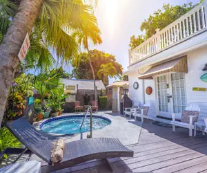 Photo 2 - Seascape Tropical Inn - Adult Exclusive