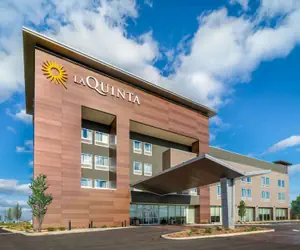 Photo 2 - La Quinta Inn & Suites by Wyndham Louisville NE/Old Henry Rd