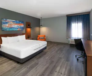 Photo 5 - La Quinta Inn & Suites by Wyndham Louisville NE/Old Henry Rd