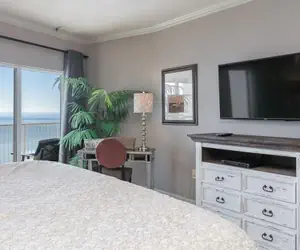 Photo 4 - Admirals Quarters 1505 4 Bedroom Condo by RedAwning