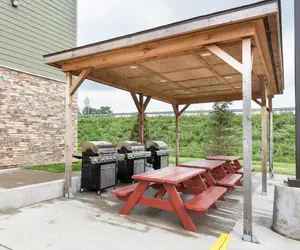 Photo 2 - Suburban Studios Triadelphia - Wheeling at The Highlands