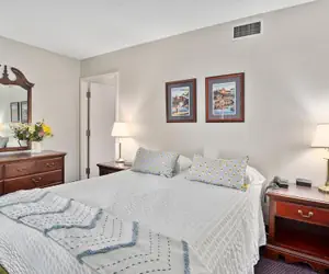 Photo 5 - Second Floor East Standard Suite