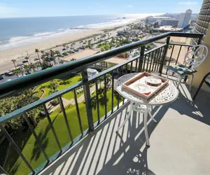 Photo 2 - Luis' Lair by Ryson Vacation Rentals