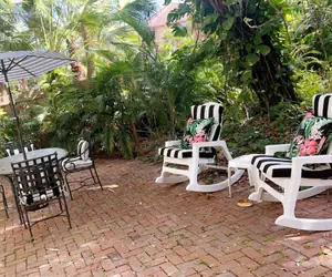 Photo 2 - New Live Oak Cottage/beach/downtown/pool/shops/cafés