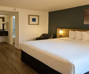 Photo 4 - Rancho San Diego Inn & Suites