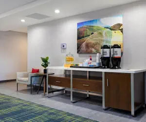 Photo 4 - Hampton Inn & Suites Marina