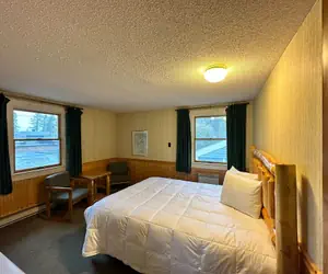 Photo 2 - Maple Leaf Inn - Lake Placid