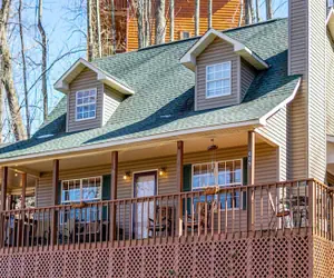 Photo 2 - Strollin' Bear 3 Bedroom Home by RedAwning