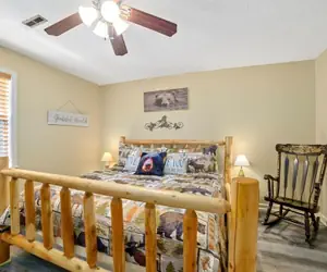 Photo 5 - Strollin' Bear 3 Bedroom Home by RedAwning