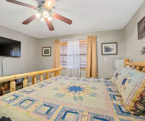 Photo 4 - Strollin' Bear 3 Bedroom Home by RedAwning