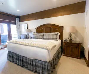 Photo 2 - Luxury One Bedroom with Hot Tub 1 Apartment Hotel by RedAwning