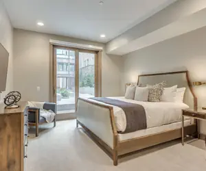 Photo 3 - Premium Junior Three Bedroom 3 Apartment Hotel by Redawning