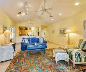 Photo 4 - Place to Relax by Avantstay Shared Pool 3 Miles to Smather's Beach Month-long Stays Only