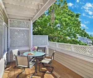 Photo 2 - Duval Breeze by Avantstay Great Location Close to Beach & Nightlife Shared Pool! Week Long Stays