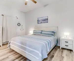 Photo 3 - Reel Inn Relax 3 Bedroom Home by RedAwning