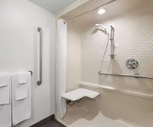Photo 4 - Garner Hotel Victoria - East by IHG