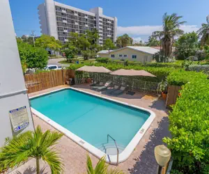 Photo 2 - Bayview Regency Apartments By Lowkl