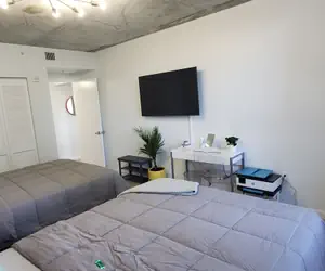 Photo 3 - Midblock Miami