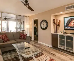 Photo 2 - Cozy 2-bdrm Condo in Heart of Old Town Scottsdale!