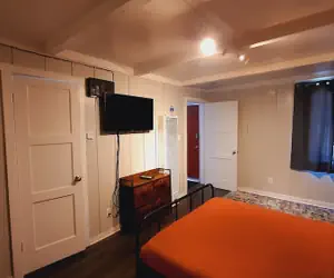 Photo 4 - Sherwood Arms Motel