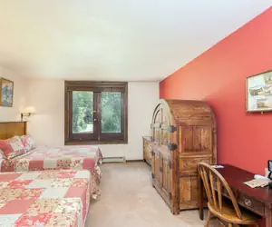 Photo 3 - Manitou Lodge 2 Hotel Room by Alpine Lodging Telluride