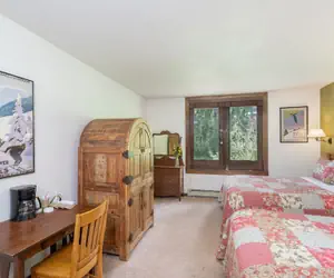 Photo 3 - Manitou Lodge 3 Hotel Room by Alpine Lodging Telluride