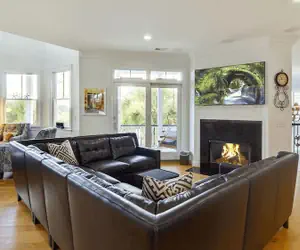 Photo 3 - 2701 Palm Boulevard by Avantstay Steps to the Beach, Ping Pong, Putting Green